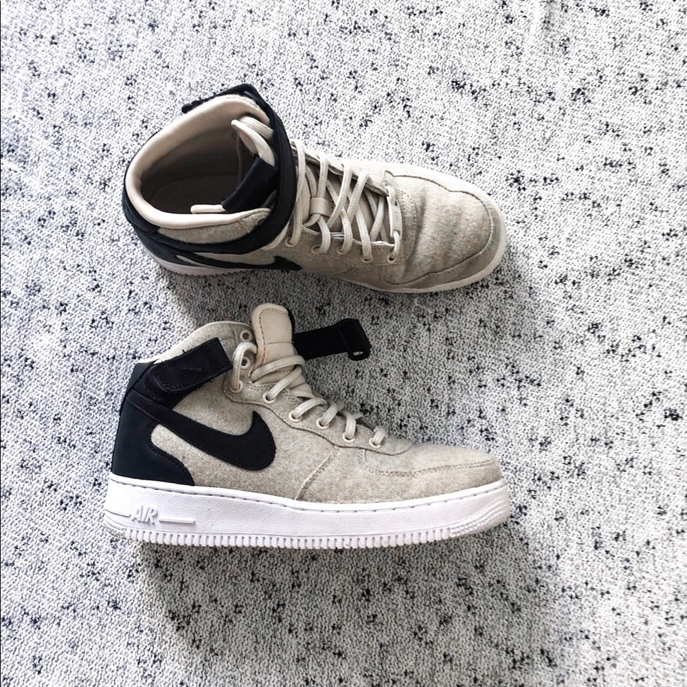 Nike air size 8 worn once black/tan